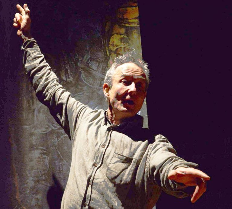 Predstava prema romanu Prima Levija <em>Zar je to čovjek</em>  s Jacobom Olesenom